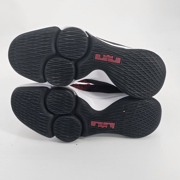 Athletic_Shoes